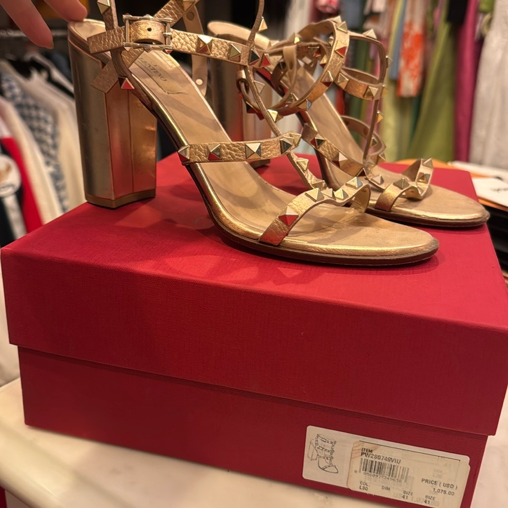 Worn only several times. Valentino size 41. Very comfortable!
